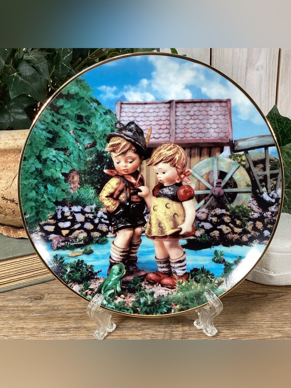 M.I. Hummel 1990 “Hello Down There”, Little Companions Plate Danbury Mint #Q9971